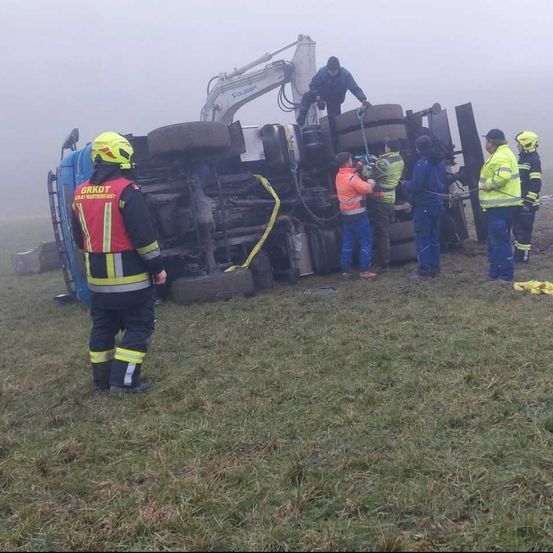 Bild enthält, Person, Worker, Adult, Male, Man, Helmet