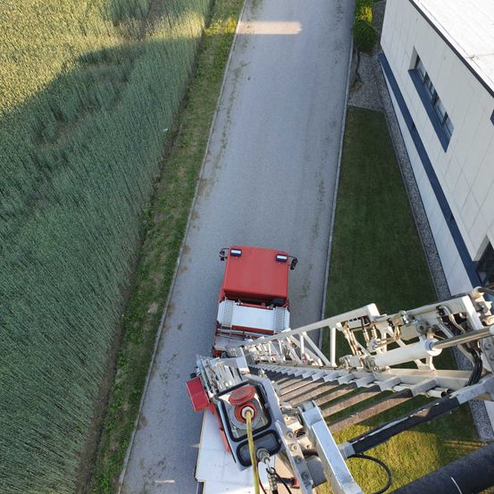 Bild enthält, Outdoors, Transportation, Vehicle, Truck, Fire Truck