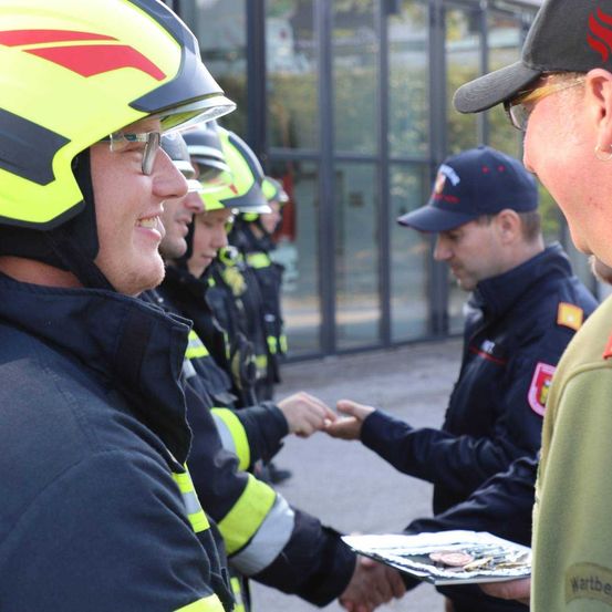Bild enthält, Helmet, Adult, Male, Man, Person, Face, Head, Accessories, Glasses