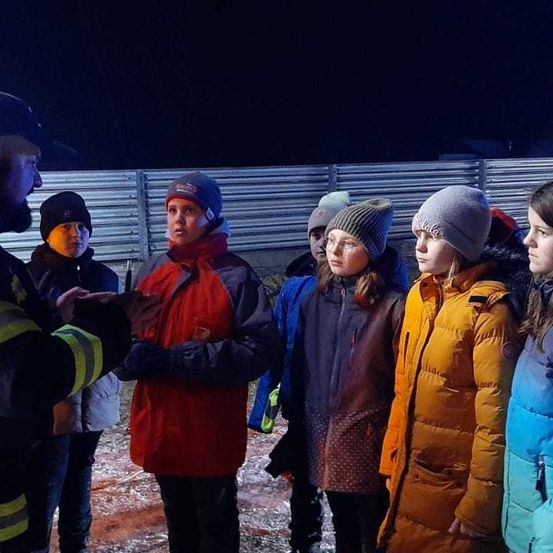 Bild enthält, Adult, Male, Man, Person, Female, Woman, Coat, Jacket, Face, Head