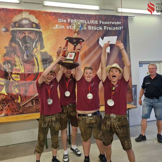 Bild enthält, Shorts, T-Shirt, Pants, People, Person, Portrait, Adult, Male, Man, Teen