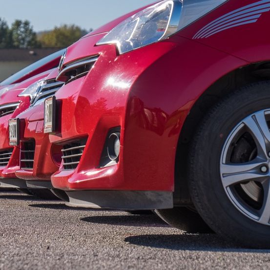 Bild enthält, Machine, Wheel, Alloy Wheel, Car, Car Wheel, Spoke, Tire, Transportation, Vehicle