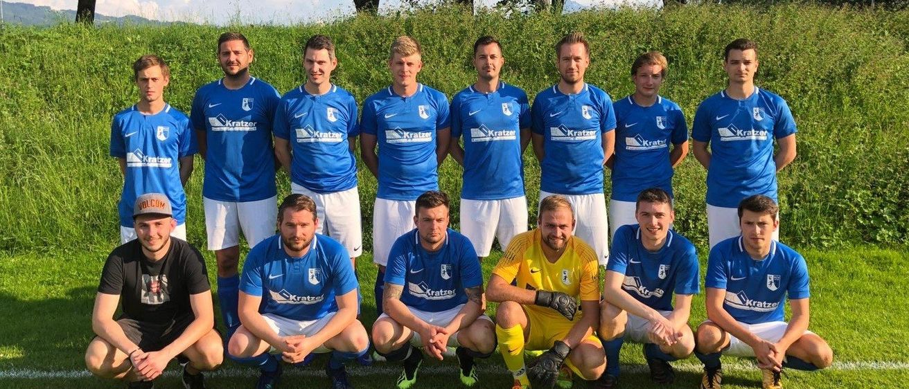 Bild enthält, People, Person, Team, Groupshot, Boy, Male, Teen, Adult, Man, Glove