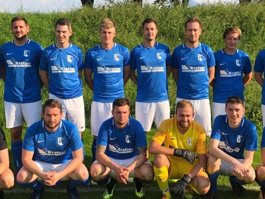 Bild enthält, People, Person, Team, Groupshot, Boy, Male, Teen, Adult, Man, Glove