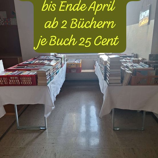 Bild enthält, Book, Publication, Floor, Indoors, Library, Flooring, Furniture