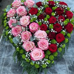 Bild enthält, Flower, Plant, Rose, Flower Arrangement, Flower Bouquet, Art, Floral Design, Graphics, Pattern