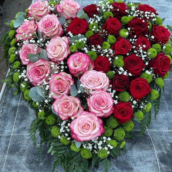 Bild enthält, Flower, Plant, Rose, Flower Arrangement, Flower Bouquet, Art, Floral Design, Graphics, Pattern