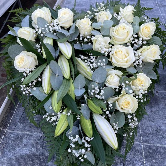 Bild enthält, Flower, Flower Arrangement, Plant, Flower Bouquet, Rose, Art, Floral Design, Graphics, Pattern