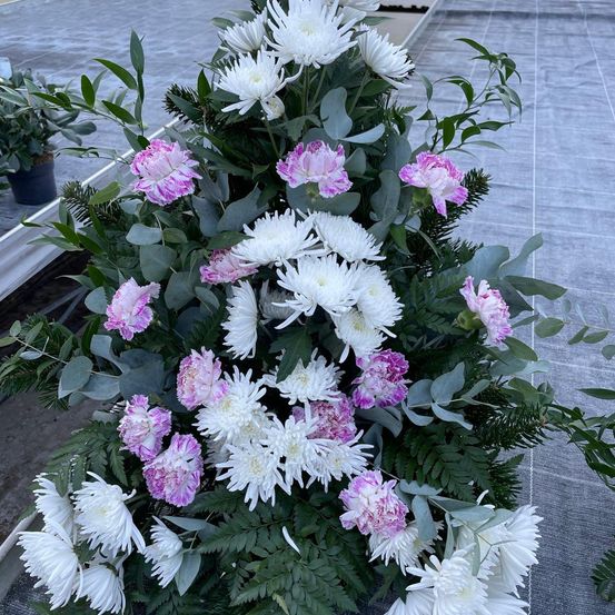 Bild enthält, Flower, Flower Arrangement, Plant, Flower Bouquet, Art, Floral Design, Graphics, Pattern, Rose