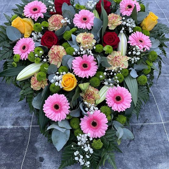 Bild enthält, Flower, Flower Arrangement, Plant, Flower Bouquet, Art, Floral Design, Graphics, Pattern, Rose