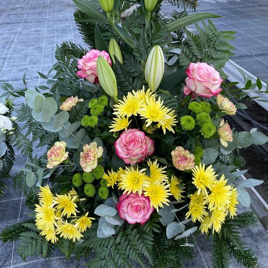 Bild enthält, Flower, Flower Arrangement, Plant, Art, Floral Design, Graphics, Pattern, Flower Bouquet, Rose