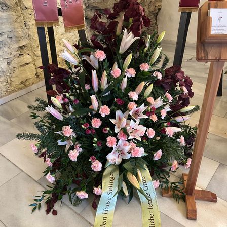 Bild enthält, Flower, Flower Arrangement, Plant, Flower Bouquet, Christmas, Christmas Decorations, Festival