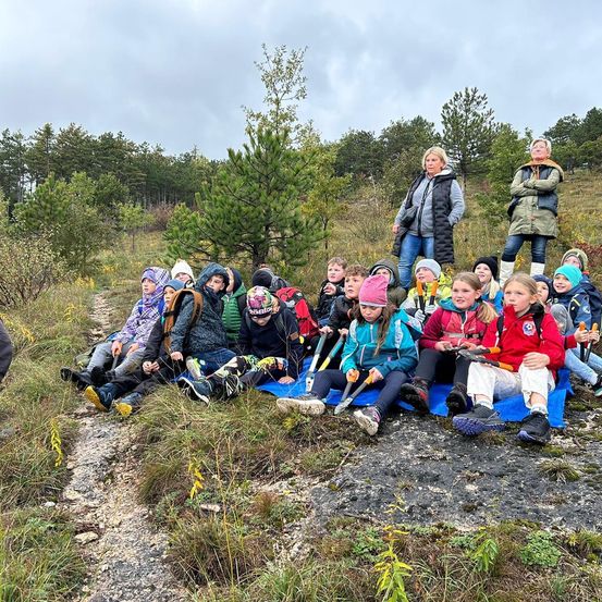 Bild enthält, Bag, Backpack, Backpacking, Person, Child, Female, Girl, Adult, Male, Man