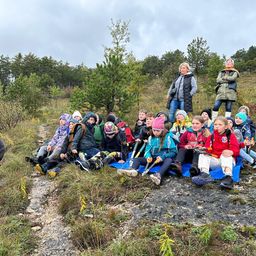 Bild enthält, Bag, Backpack, Backpacking, Person, Child, Female, Girl, Adult, Male, Man