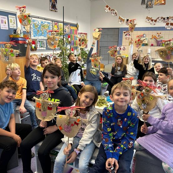 Bild enthält, People, Person, Child, Female, Girl, Adult, Woman, Face, Boy, Male