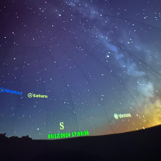 Bild enthält, Nature, Night, Outdoors, Sky, Starry Sky, Scenery, Astronomy, Outer Space, Nebula, Light