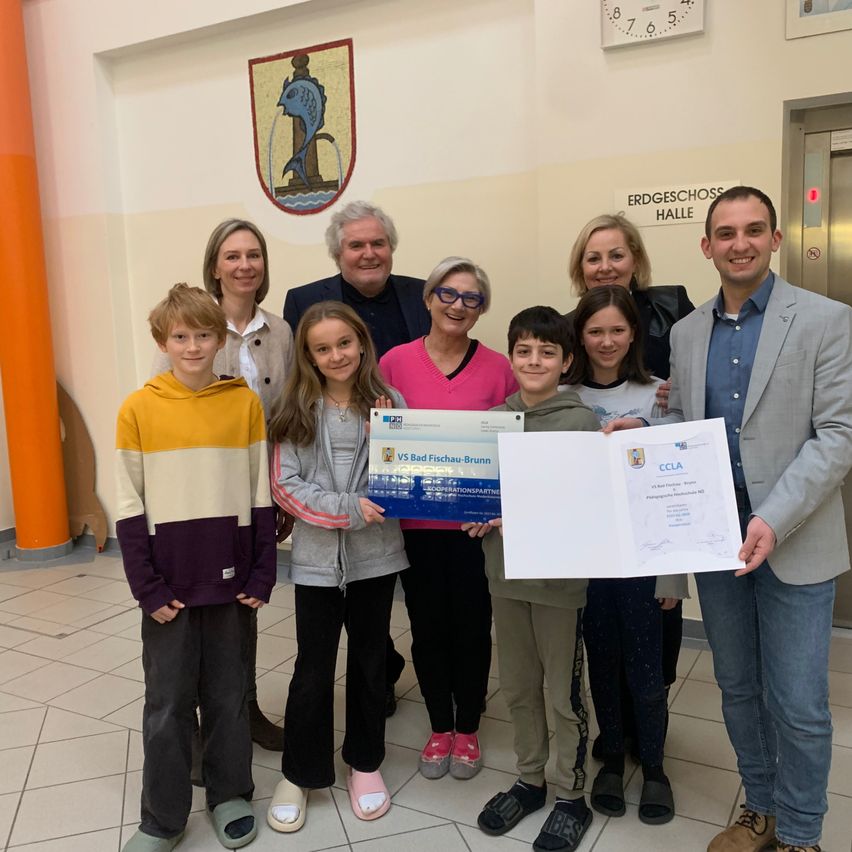 Bild enthält, Pants, Adult, Female, Person, Woman, People, Jeans, Male, Man, Child