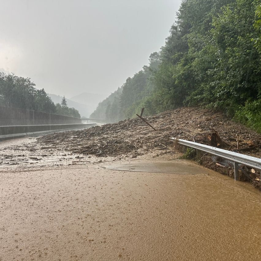 Bild enthält, Road, Outdoors, Nature, Scenery, Water