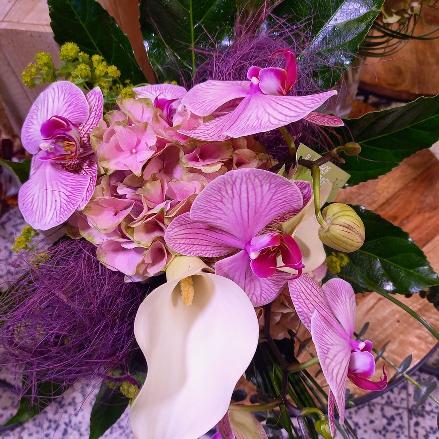 Bild enthält, Flower, Flower Arrangement, Plant, Flower Bouquet, Cup, Petal