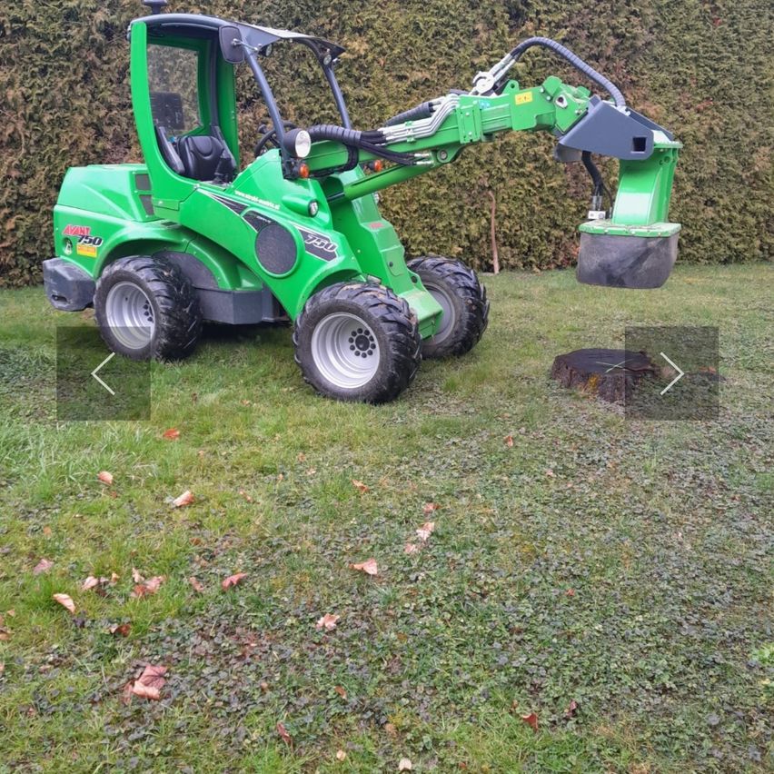 Bild enthält, Grass, Plant, Lawn, Wheel, Outdoors, Nature, Car, Field, Tree, Countryside