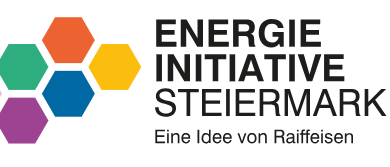 Das Logo der Energie Initiative Steiermark, eine Idee von Raiffeisen, zeigt ein farbenfrohes Hexagon mit verschiedenen Farben und darunter steht 'Eine Idee von Raiffeisen'.