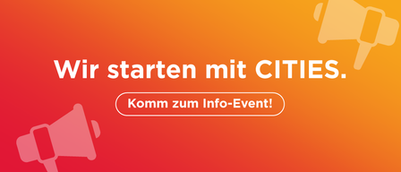 Orange und pinker Hintergrund mit weißem Text. Es steht 'Wir starten mit CITIES.' Darunter befindet sich eine Schaltfläche mit 'Komm zum Info-Event!'. Ein Symbol eines Megaphons ist links.