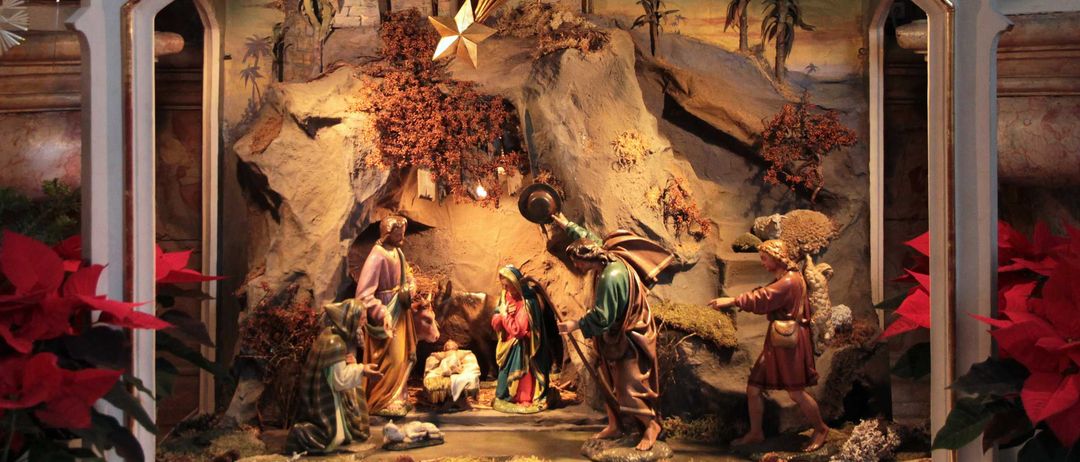 Bild enthält, Altar, Boy, Child, Male, Person, Female, Girl, Adult, Bride, Woman