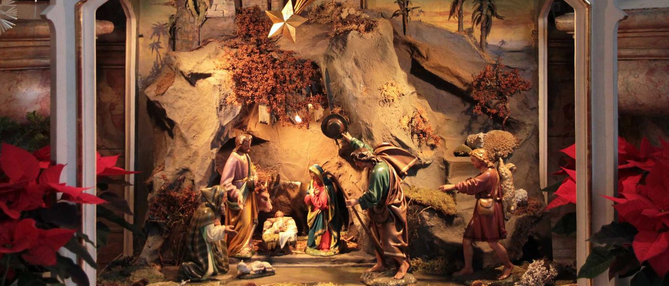 Bild enthält, Altar, Boy, Child, Male, Person, Female, Girl, Adult, Bride, Woman