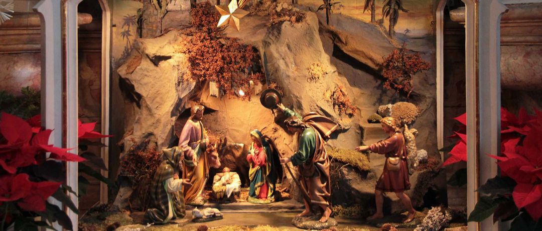 Bild enthält, Altar, Boy, Child, Male, Person, Female, Girl, Adult, Bride, Woman