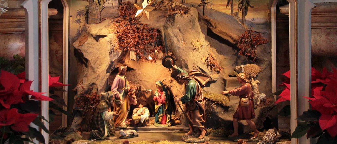 Bild enthält, Altar, Boy, Child, Male, Person, Female, Girl, Adult, Bride, Woman