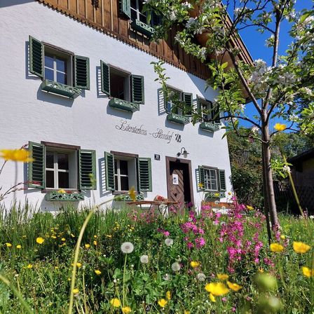 Bild enthält, Window, Architecture, Building, Home Decor, City