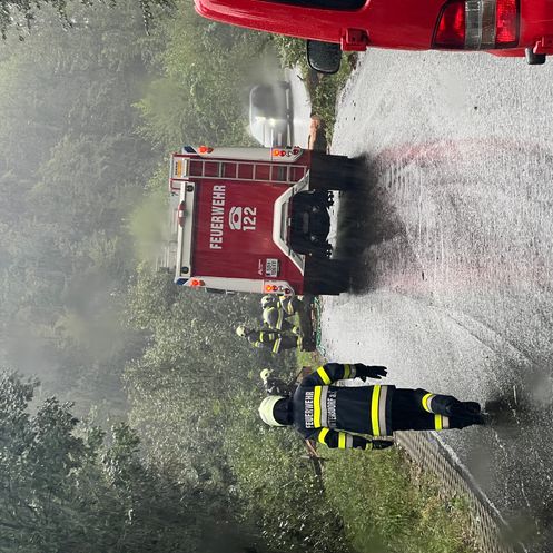 Bild enthält, Road, Person, Tarmac, Car, Transportation, Vehicle, Fire Truck, Truck