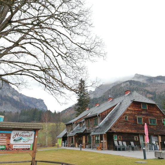 Bild enthält, Building, Outdoors, Shelter, Countryside, Hut, Nature, Rural, Tree, Housing, House