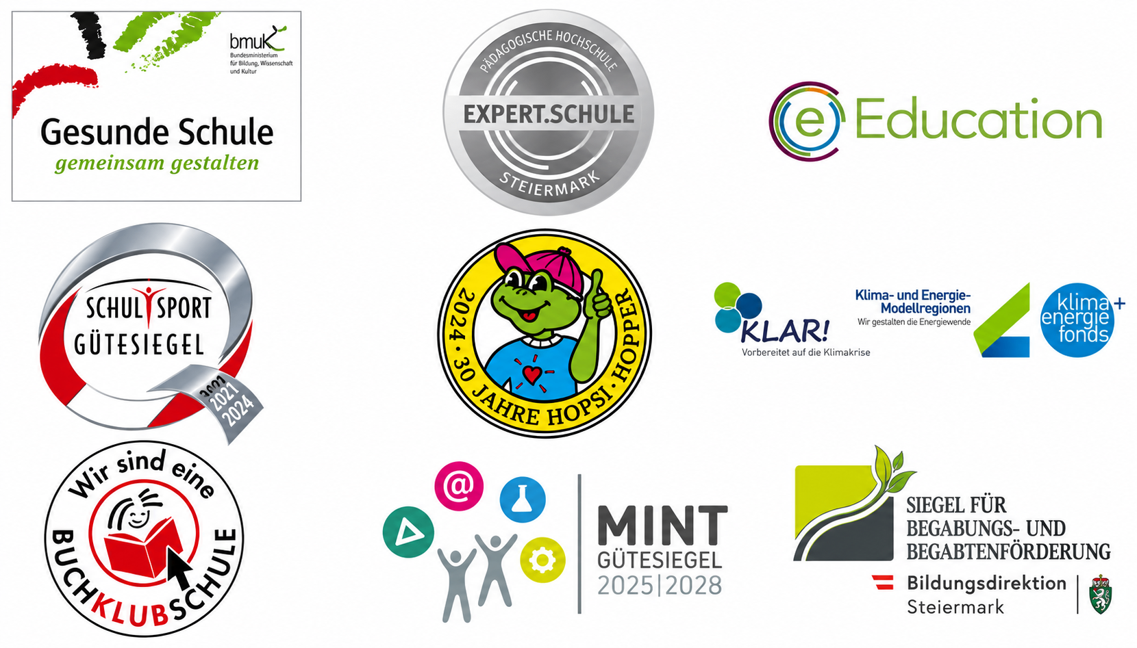 Eine Collage von Logos und Zertifizierungen, einschließlich Expert.Schule, Klar! und Mint. Die Logos sind für Bildungs- und Umweltinitiativen.