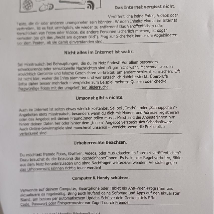 Plakat mit dem Titel 'Das Internet vergisst nicht'. Es rät davon ab, persönliche Inhalte online zu posten. Es empfiehlt, Informationen aus dem Internet zu überprüfen und verifizierte Bilder zu verwenden. Es warnt davor, alles im Internet zu glauben, und rät, Informationen zu überprüfen. Es warnt vor kostenlosen Angeboten im Internet und rät zur Vorsicht bei persönlichen Daten. Es betont die Bedeutung des Urheberrechts und rät davon ab, nicht autorisierte Inhalte zu verwenden. Es empfiehlt die Verwendung von Antivirensoftware auf Geräten.