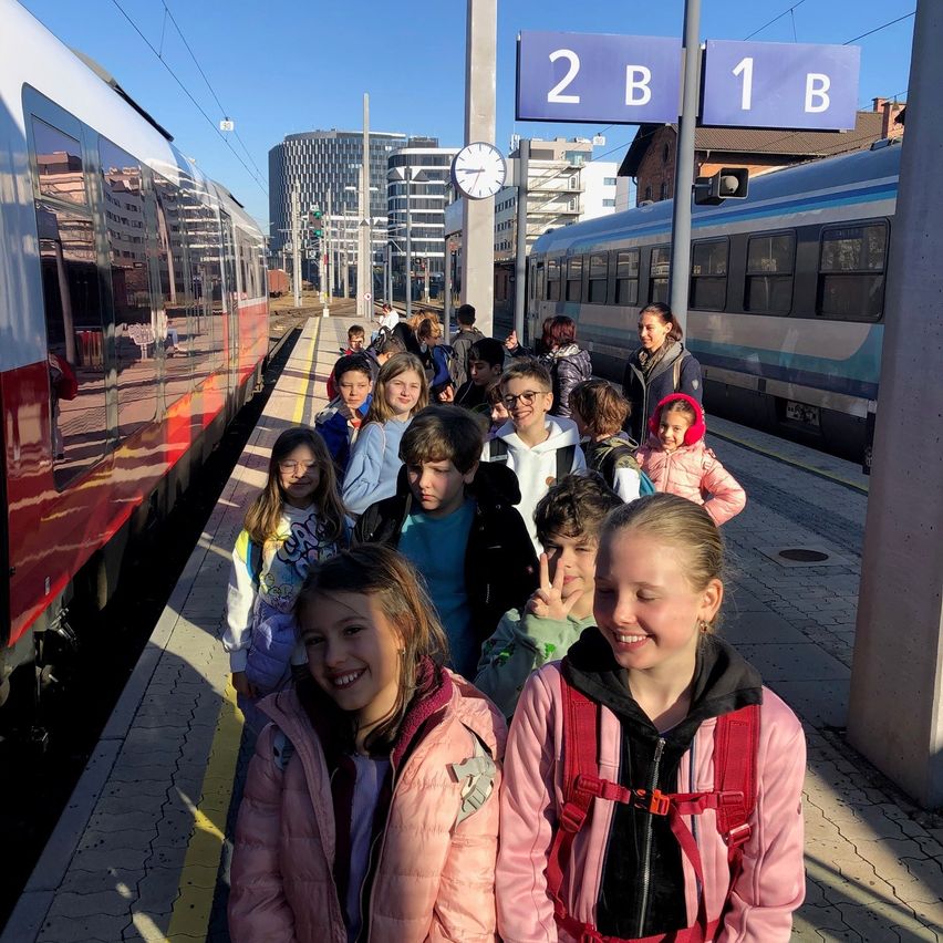 Bild enthält, People, Person, Coat, Jacket, Portrait, Child, Female, Girl, Adult, Woman