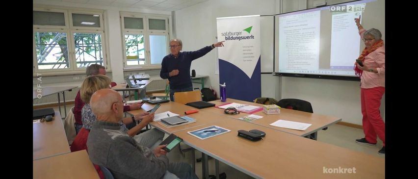 Bild enthält, People, Person, Adult, Male, Man, Glasses, Crowd, Shoe, White Board, Indoors