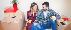 Bild enthält, Pants, Jeans, Female, Girl, Person, Teen, Plant, Adult, Male, Man