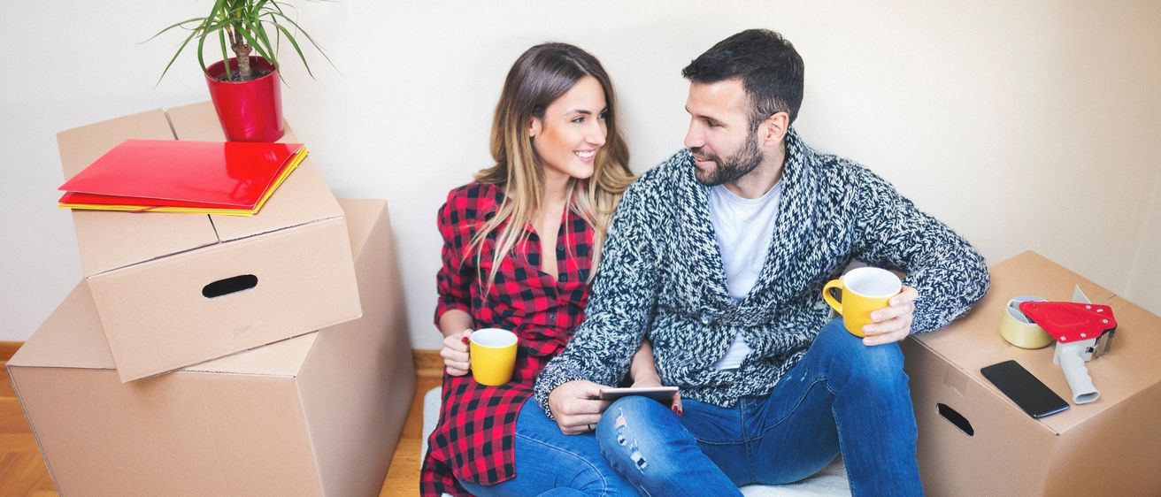 Bild enthält, Pants, Jeans, Female, Girl, Person, Teen, Plant, Adult, Male, Man