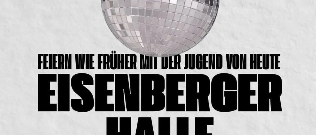 Plakat für das Hallenfest in der Eisenberger Halle am 29. August 2026. Zeigt eine silberne Discokugel vor weißem Hintergrund mit orangefarbenem Text.