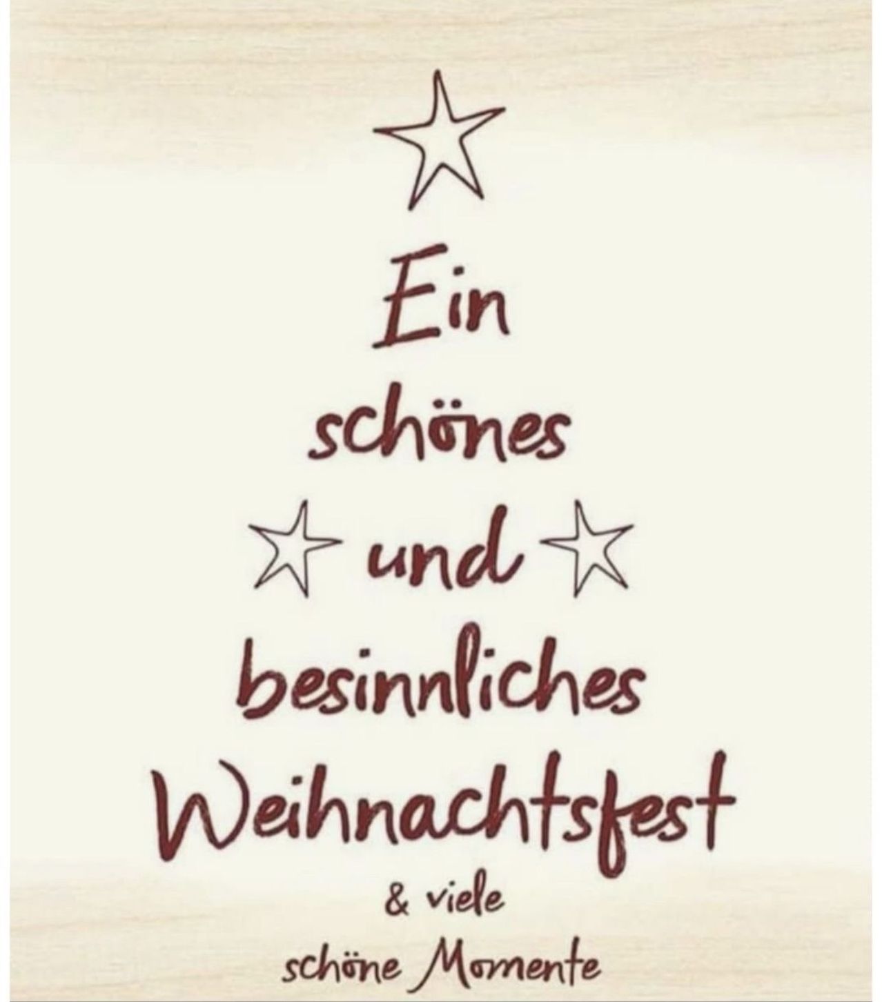 Ein weißer Hintergrund mit handgeschriebenem Text in roter Tinte. Es steht 'Ein schönes und besinnliches Weihnachtsfest & viele', was 'Ein schönes und besinnliches Weihnachtsfest und viele' bedeutet. Über dem Text befinden sich drei Sterne in einer Reihe.