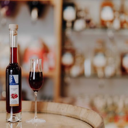 Bild enthält, Beverage, Soda, Alcohol, Liquor, Nature, Outdoors, Wine, Red Wine