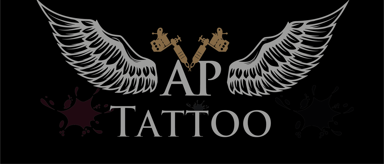Das Logo für AP Tattoo zeigt ein Paar Flügel mit zwei Tattoo-Nadeln in der Mitte.