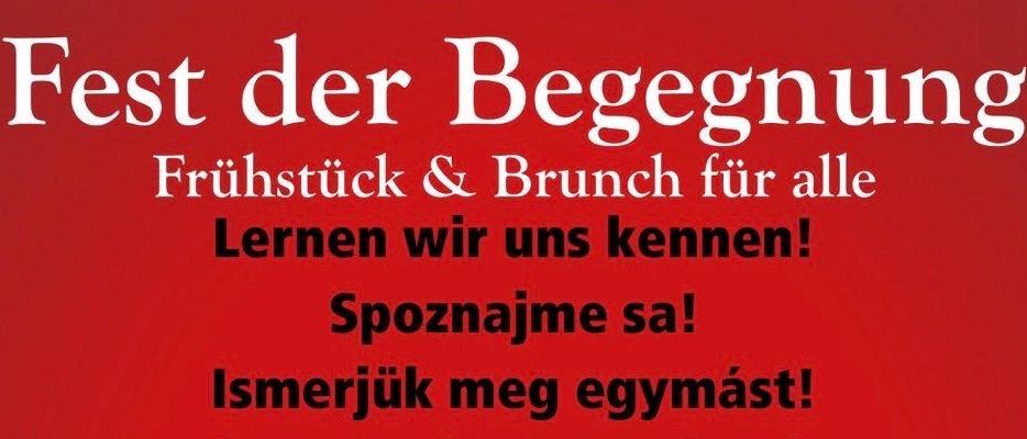 Ein Veranstaltungsposter bewirbt ein Treffen am Samstag, 20. September 2025, ab 09:00 Uhr am Dorfplatz. Verschiedene Food Trucks und Lokale wie Foodtruck Pejanovic, KUGEL Heuriger und Gasthaus zum dritten Tage werden erwähnt. Das Poster zeigt Illustrationen von Speisen, Getränken und einer Kaffeetasse. Es hat einen roten Hintergrund mit Illustrationen von Pizzastück, Croissants, Eiscreme und einer Tasse Kaffee.