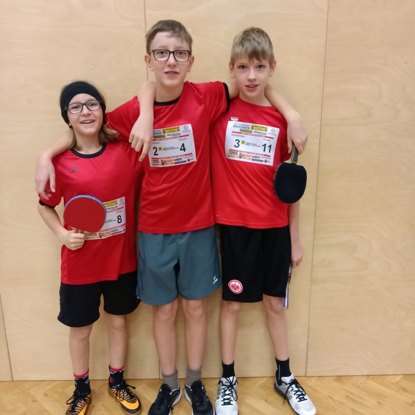 Bild enthält, Shorts, T-Shirt, Shoe, Person, Photography, Portrait, Pants, People, Sneaker, Teen