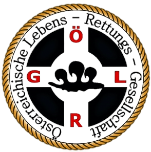 Ein schwarzes und weißes Emblem zeigt ein rotes Kreuz und einen stilisierten Buchstaben 'R' in der Mitte, umgeben von einem Seil mit den Worten 'Lebens Rettungs' oben und 'Gesellschaft' unten.