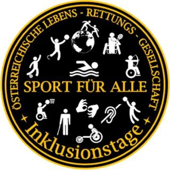 Schwarzer runder Logo mit goldenem Rand. Zentrales Bild einer Weltkugel. Um die Weltkugel herum sind Bilder von Menschen, die an verschiedenen Sportarten teilnehmen, einschließlich Schwimmen, Bogenschießen und Rollstuhltennis. Der Text lautet 'Sport fur alle Inklusionstag'.