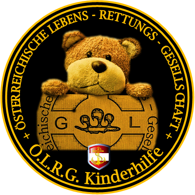 Ein brauner Teddybär hält eine Pappschachtel mit der Aufschrift 'O.L.R.G. Kinderhilfe', umgeben von einem gelben Kreis mit Logo und Text.