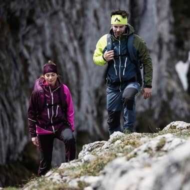 Bild enthält, Hiking, Nature, Outdoors, Person, Walking, Hoodie, Adult, Male, Man, Coat