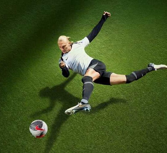 Bild enthält, Football, Soccer, Soccer Ball, Adult, Male, Man, Person